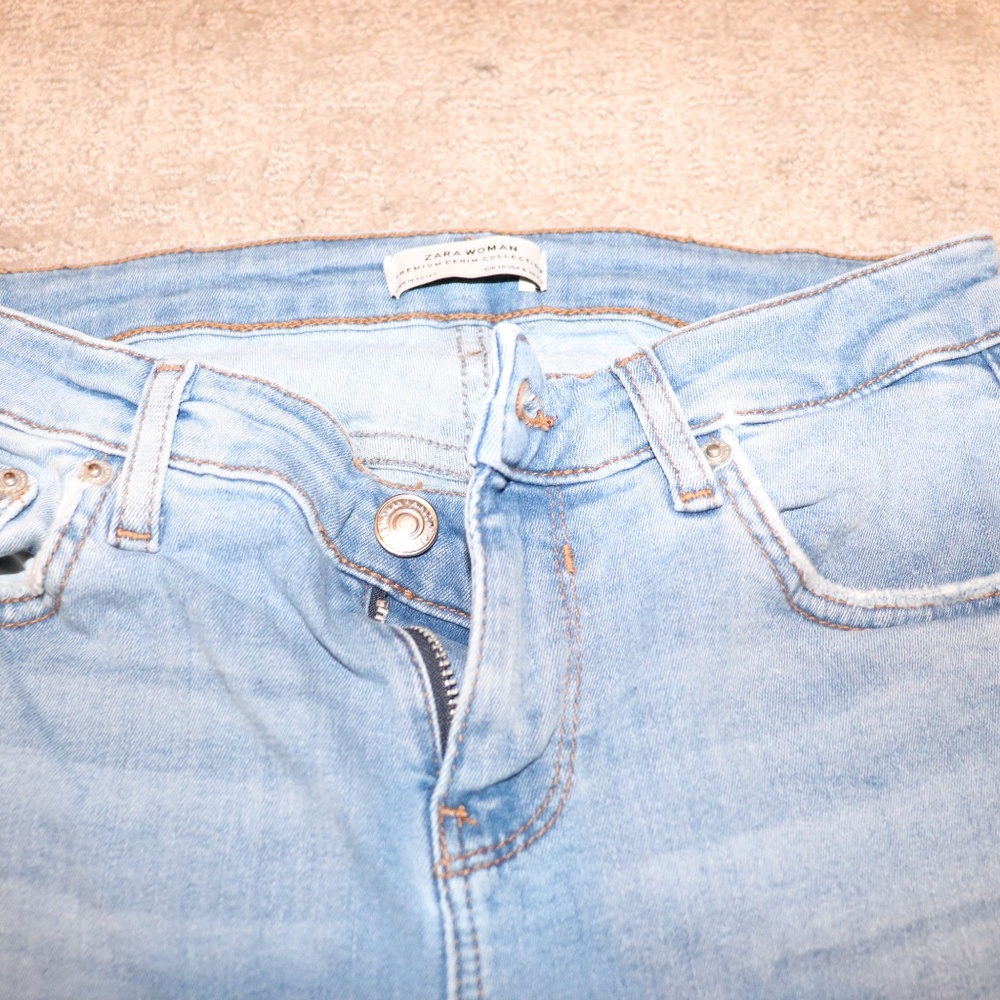 Zara Light Blue Jeans-With Rip - Picture 3 of 4